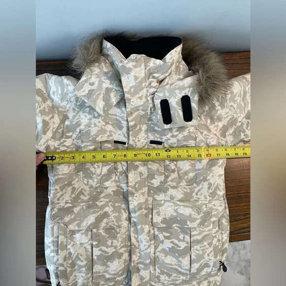 Obermeyer, juniors 8, possibly women’s XS, hooded snowboard outdoor coat camo - Picture 8 of 8